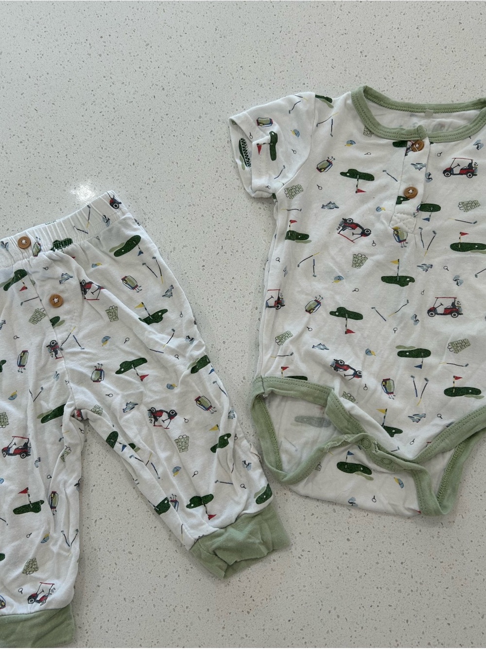 Silk berry White & Green Golf-Print Set